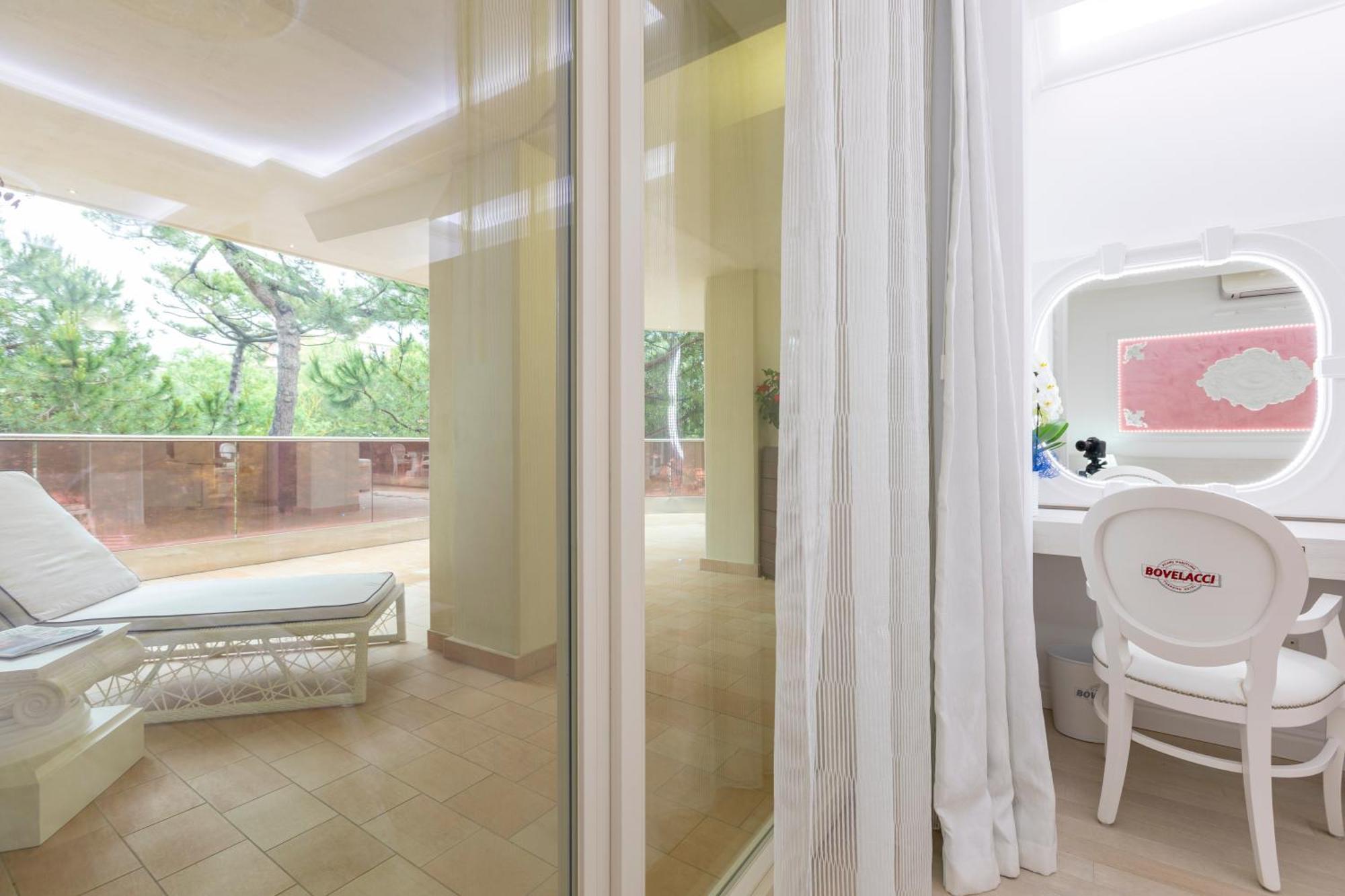 Boutique Hotel Paradiso Bovelacci Milano Marittima Exterior photo