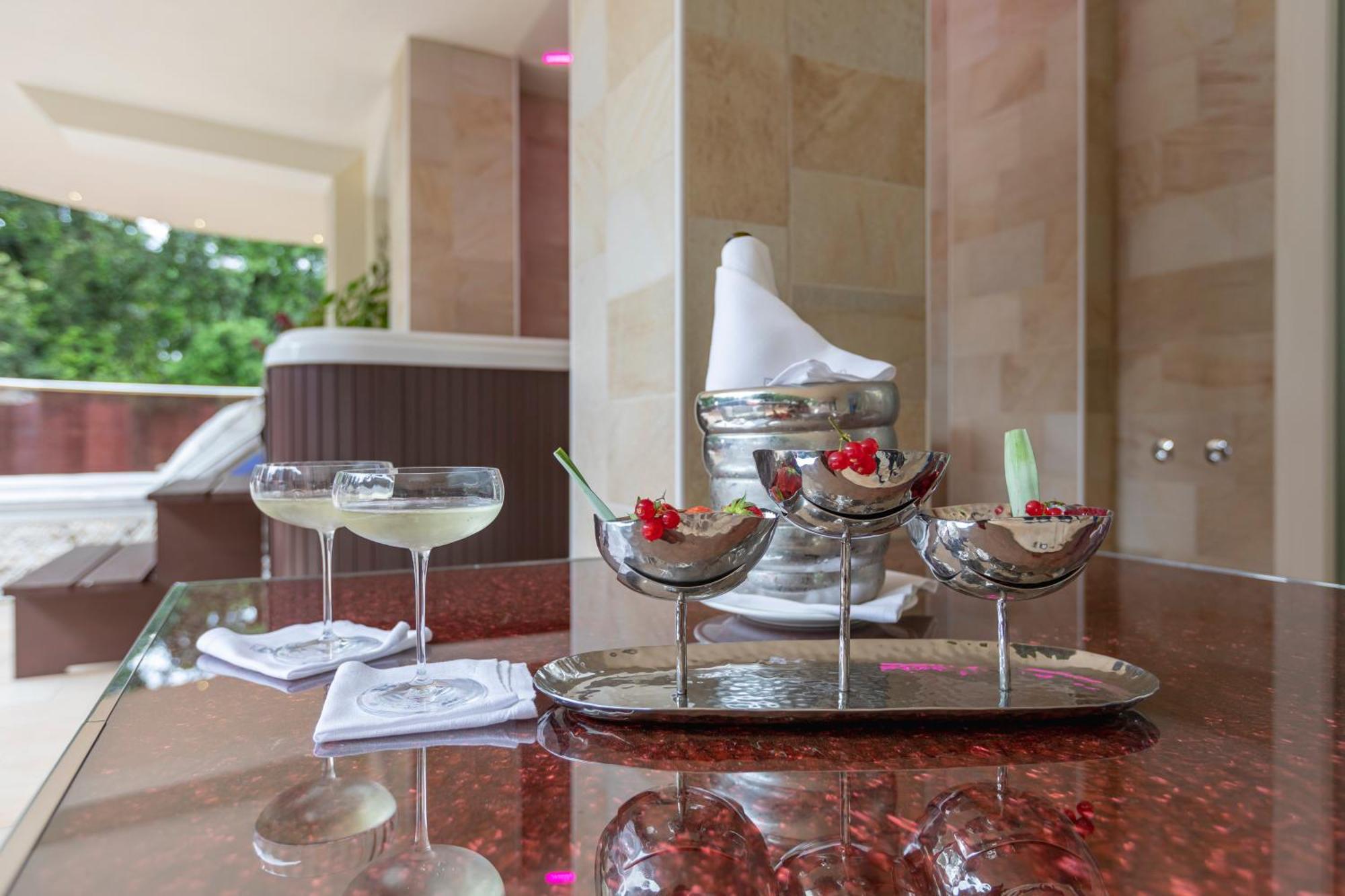 Boutique Hotel Paradiso Bovelacci Milano Marittima Exterior photo